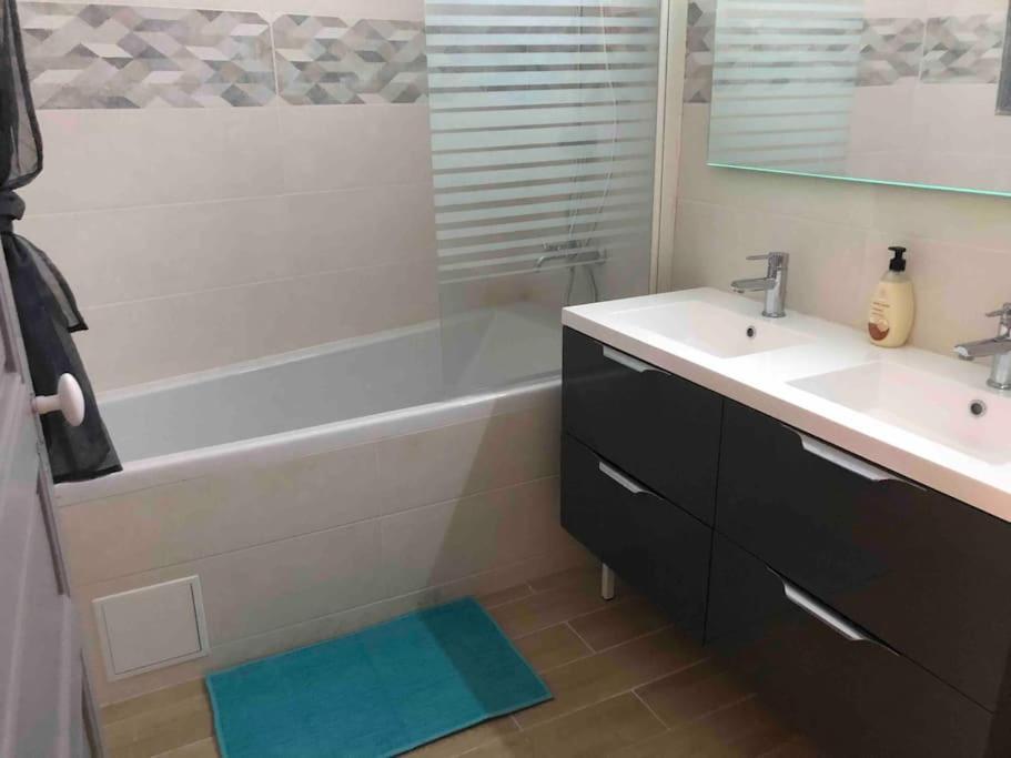 Appartement Spacieux Centre Ville Rivesaltes Kültér fotó